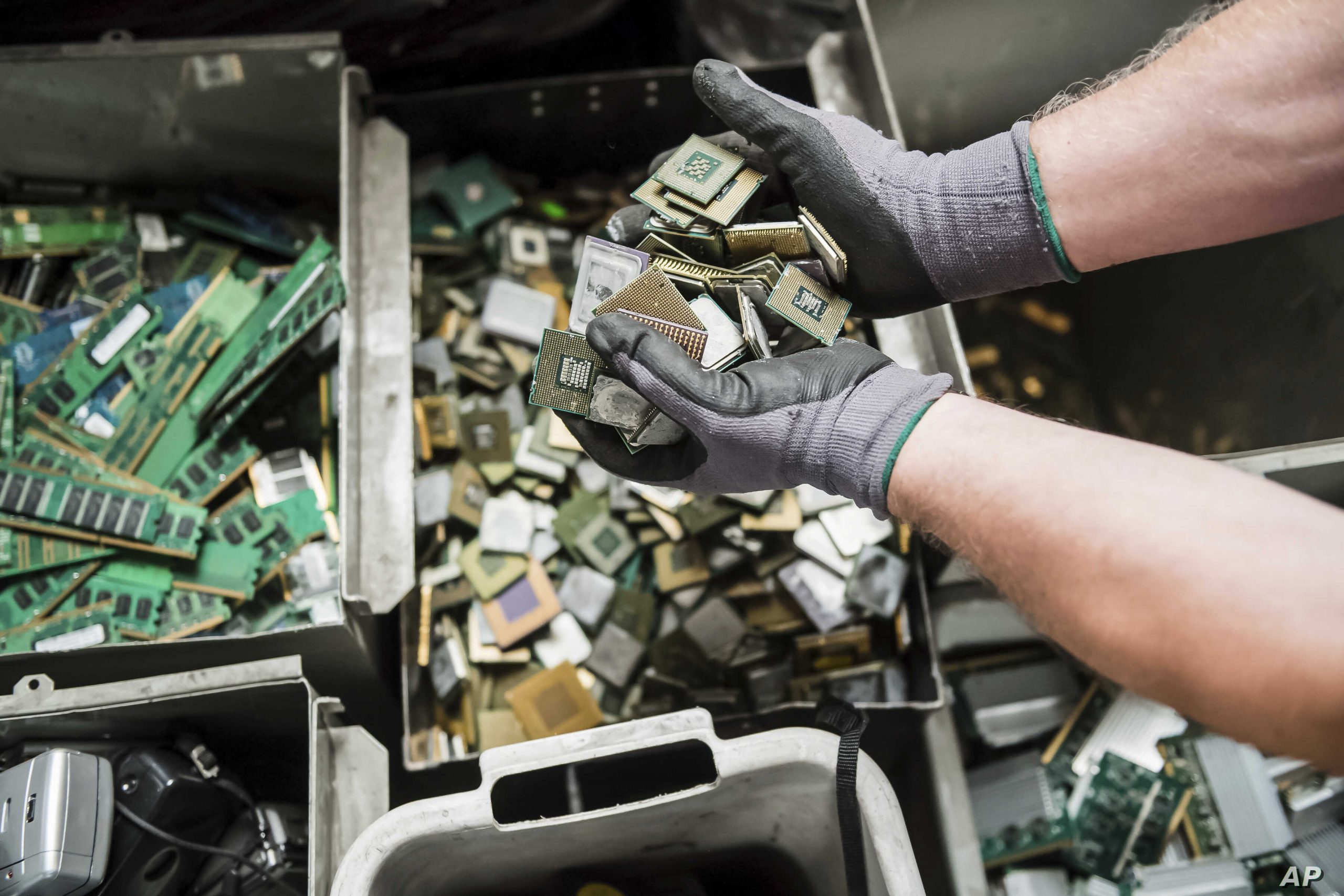 Foto sobre Entenda porque a atenção ao social e a eficiência operacional podem caminhar juntos na reciclagem de eletroeletrônicos