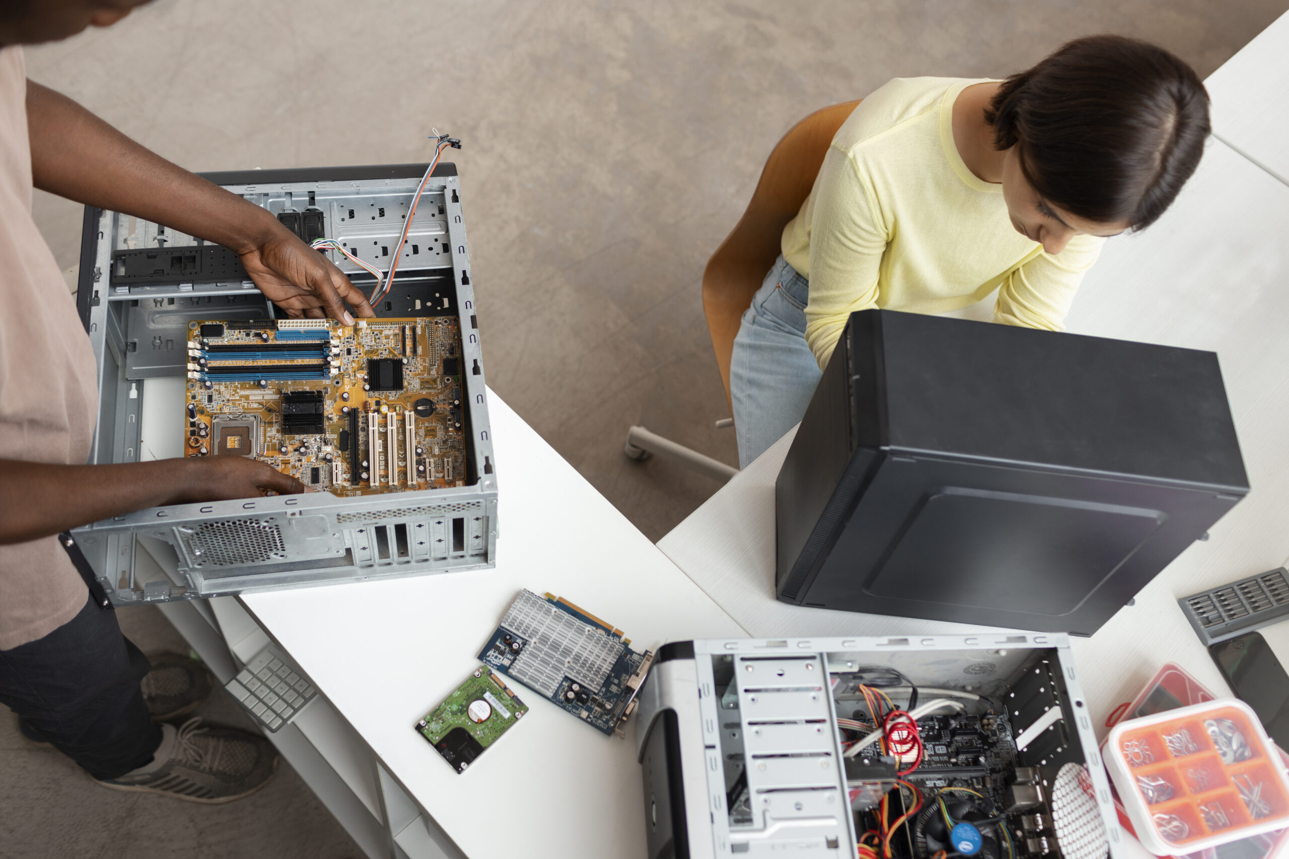 Como fazer o descarte de eletroeletrônicos na sua empresa: 5 etapas essenciais com guia completo e atualizado